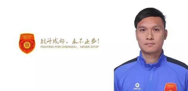 影片女主角的父亲是一个狂热的虔诚的宗教徒，非常固执，与女儿的观念差别极大，但这不是说他人不好，这是他所受的教育决定的，他的评判标准都是传统的，他相信大男子主义不是因为他自私，而是因为他是一个男人。